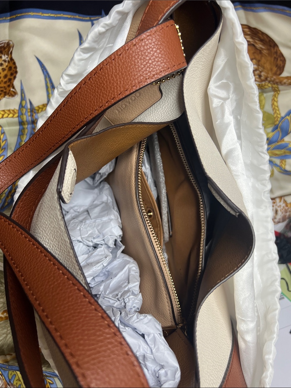 Coach Hadley Hobo in Pebbled Leather Colorblock LIGHTWEIGHT PERFECTION 😎😎😎 NWOT - Picture 17 of 17